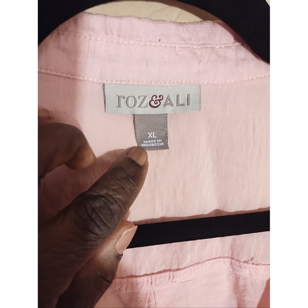 Roz & Ali Women XL Pink Button Down Shirt Roll Tab Sleeve Casual Textured Top - Picture 3 of 10